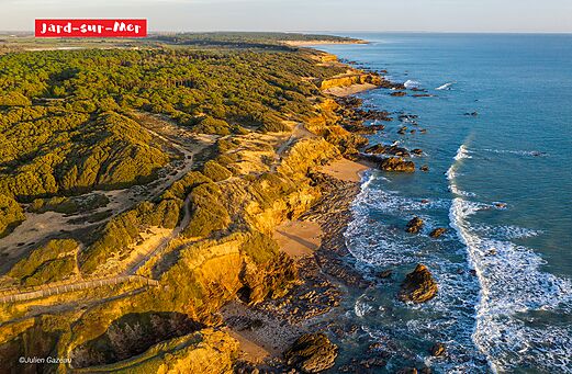 Jard-sur-Mer, côte rocheuse, plages et forêt, lieu à visiter en Vendée.
