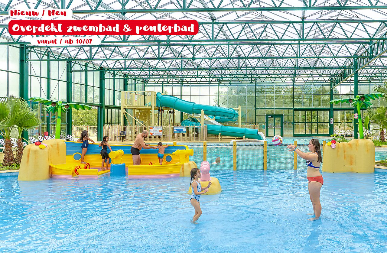 Nouvelle piscine couverte, toboggan et pataugeoire au camping CAPFUN De Eikenhof � Paasloo/Oldemarkt.