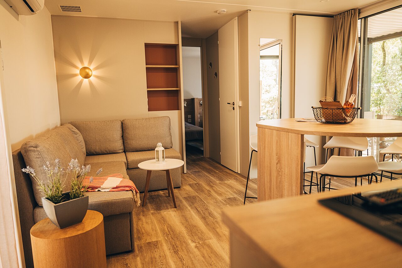 Salon Mobil-home moderne au camping LIBRANOO Naturiste Belezy B�doin (84).