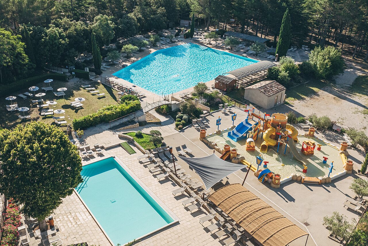 Piscines, jeux au camping LIBRANOO Naturiste Belezy � B�doin (84).