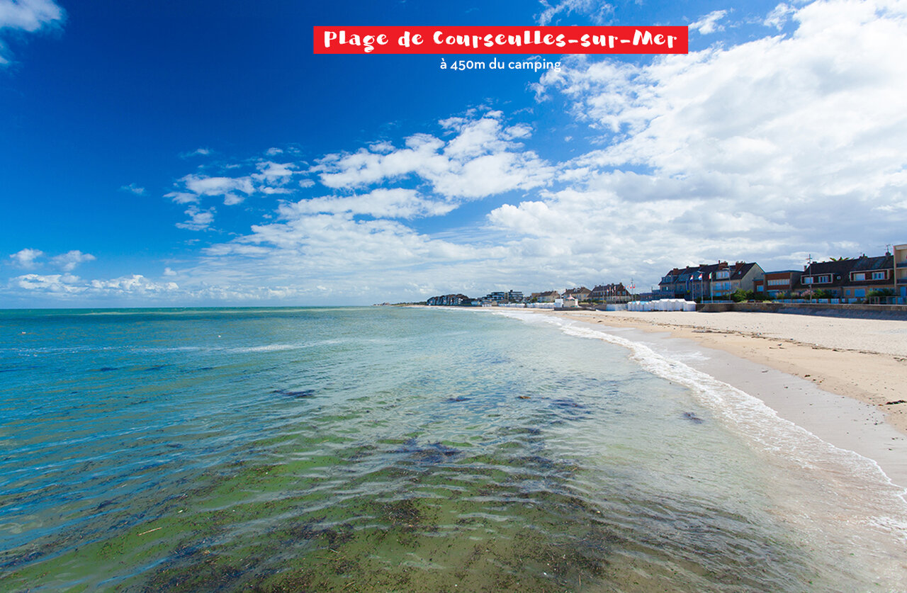 Plage de sable fin � Courseulles-sur-Mer, Normandie, lieu touristique.