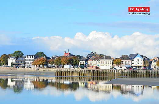 Le Crotoy, charmante ville portuaire avec ses maisons color�es et reflets sur l'eau.