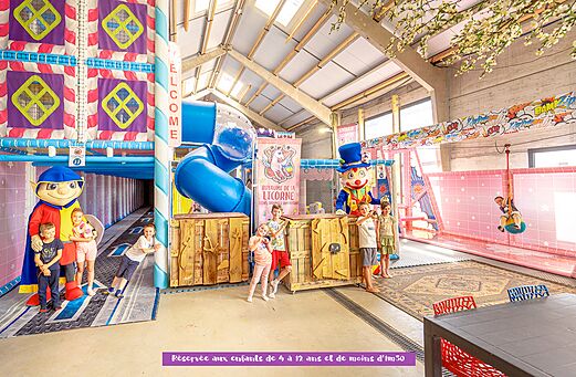 Jeux intérieurs enfants au camping CAPFUN Dune Fleurie à Quend Plage (80).