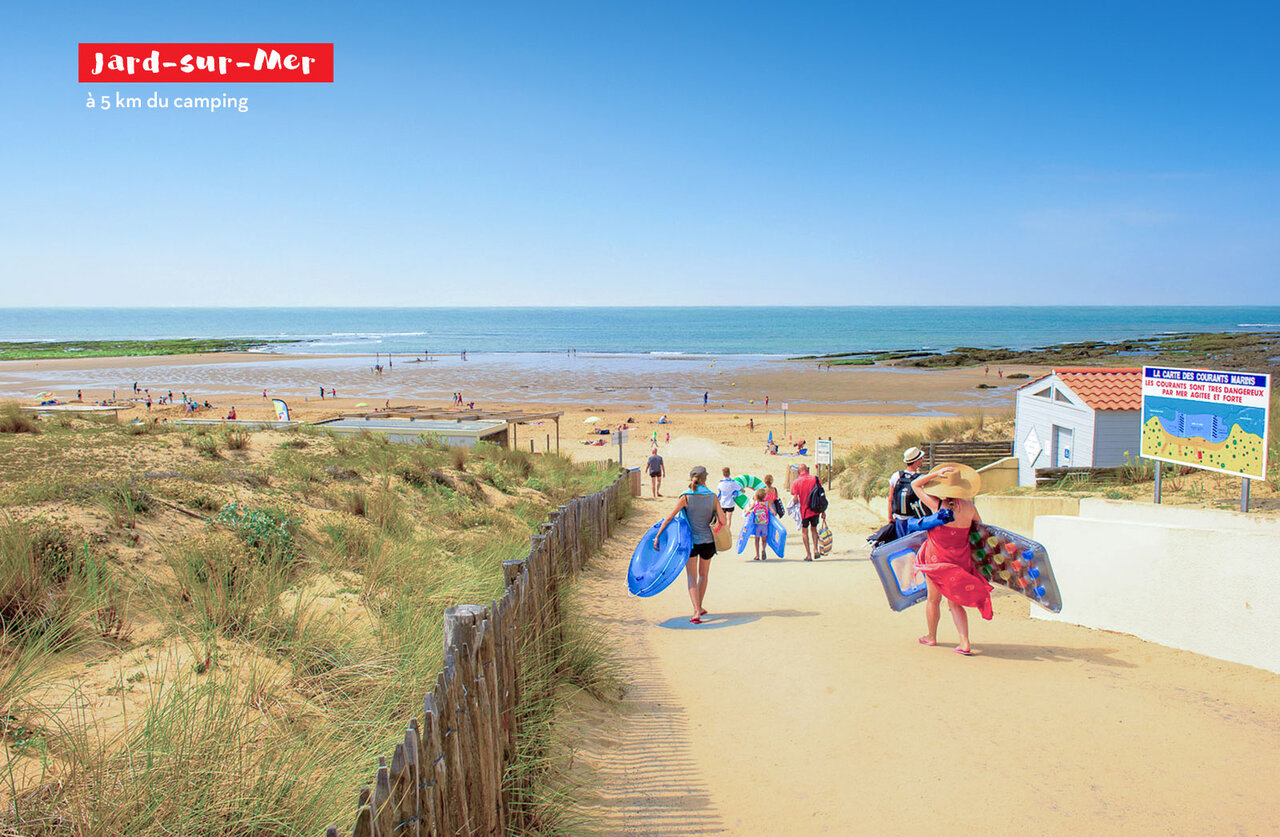 Plage de sable fin � Jard-sur-Mer, Vend�e, id�ale pour la baignade.