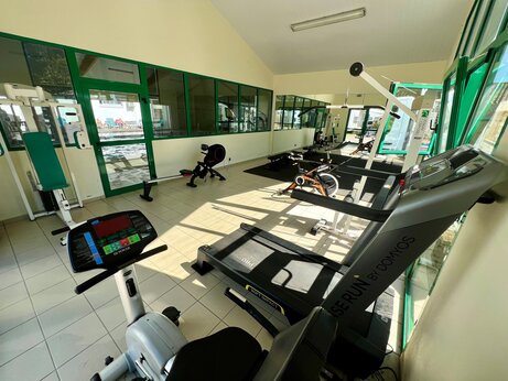 Salle de sport �quip�e avec tapis de course et v�los au camping CAPFUN Ecureuils � JARD SUR MER (85)