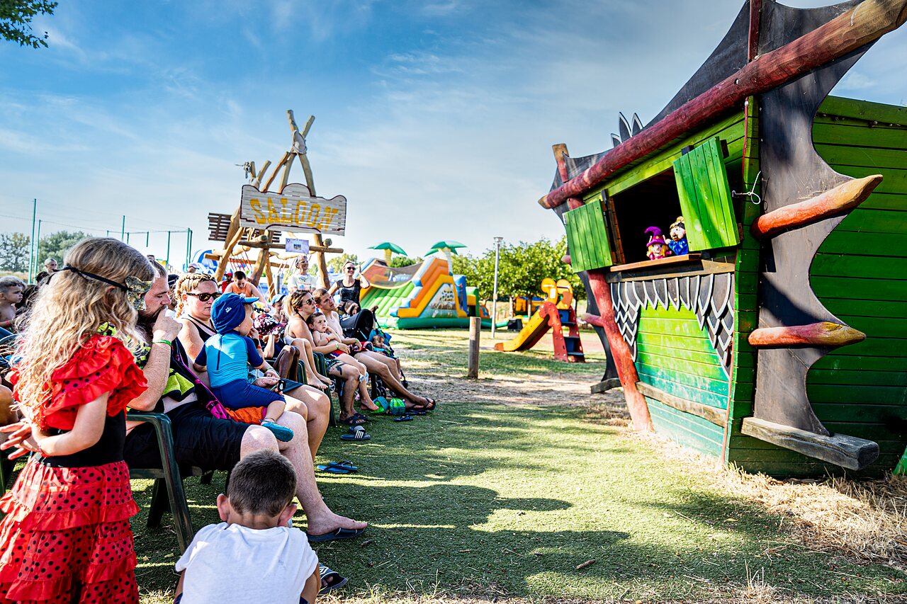 Spectacle de marionnettes et jeux enfants au camping CAPFUN El Moli � Elne (66).