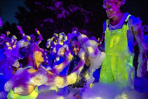 Soir�e mousse anim�e et joyeuse au camping CAPFUN El Moli � Elne (66).