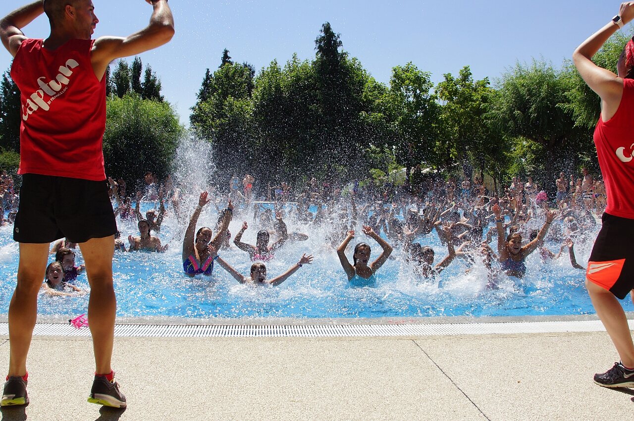 Activit� aquatique anim�e en piscine au camping CAPFUN El Escorial � El Escorial, Madrid.