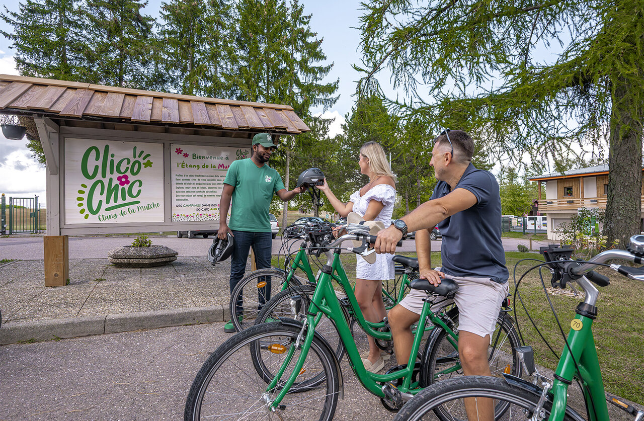 Location de v�los et casques, entr�e camping CLICOCHIC Etang de la Mutche HARPRICH (57).