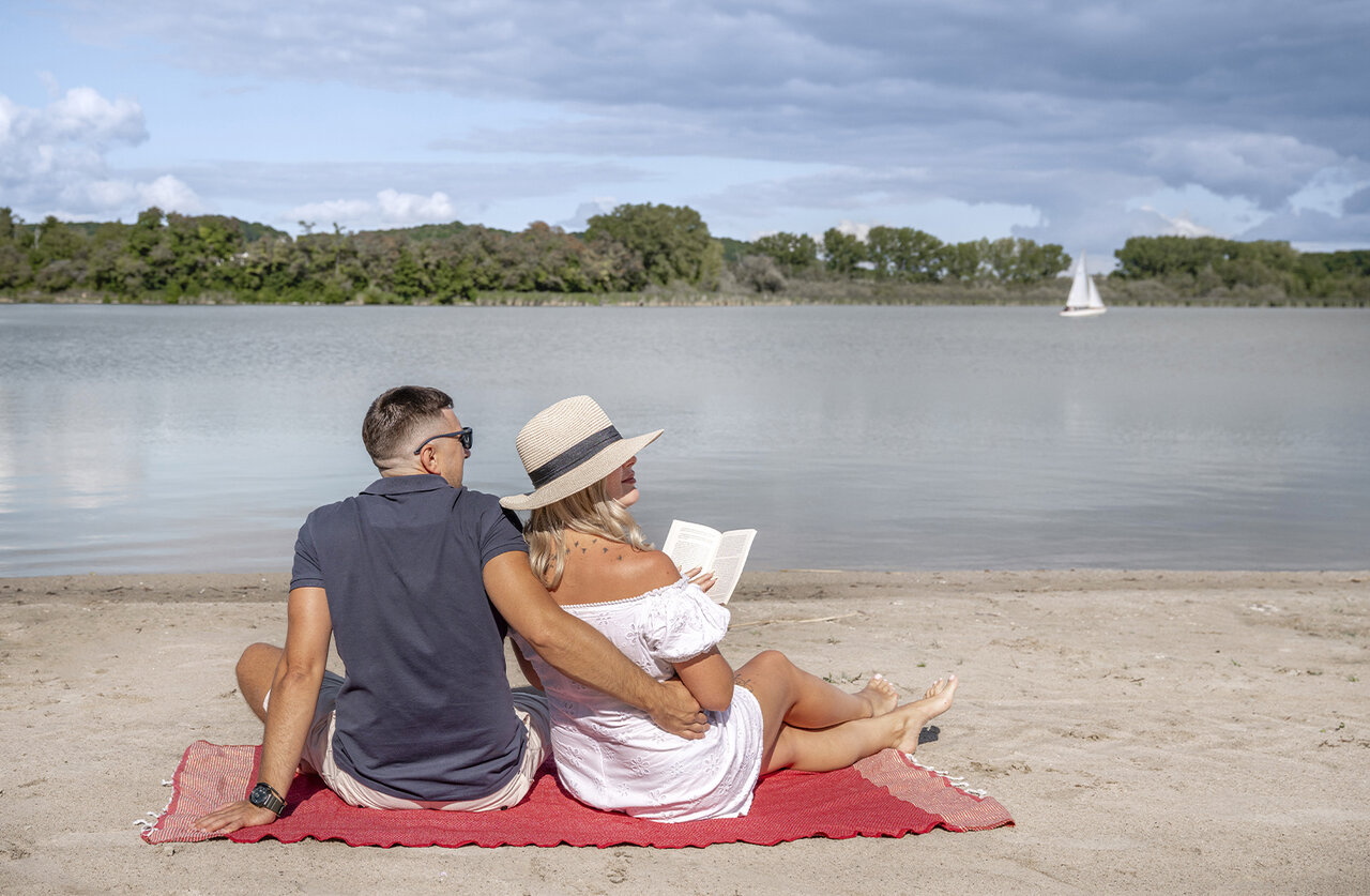 Plage au camping CLICOCHIC Etang de la Mutche � HARPRICH (57).