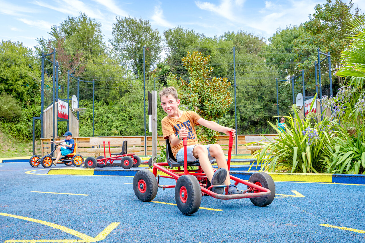 Karts � p�dales et aire de jeux au camping CAPFUN L'Eve � Saint-Marc-sur-Mer.