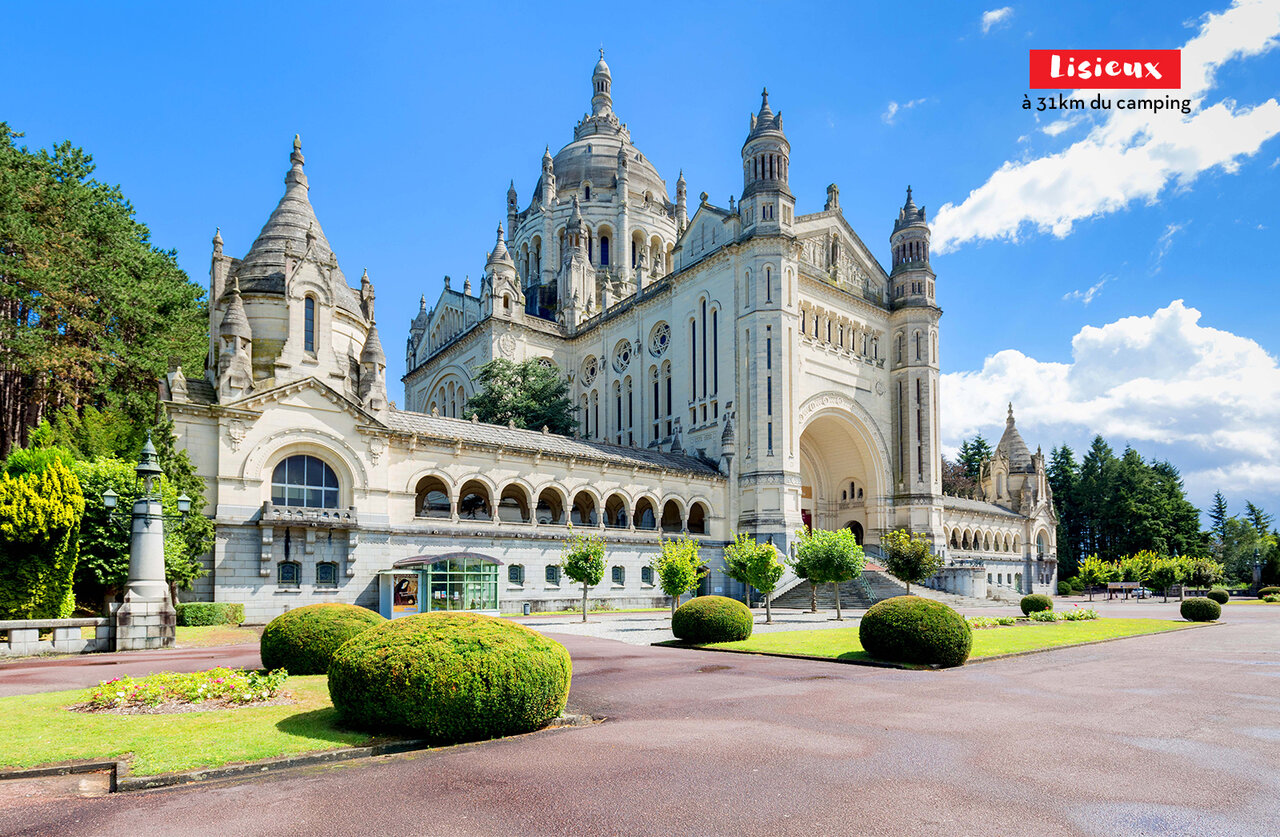 Basilique Sainte-Th�r�se de Lisieux, monument religieux majeur � visiter en Normandie.