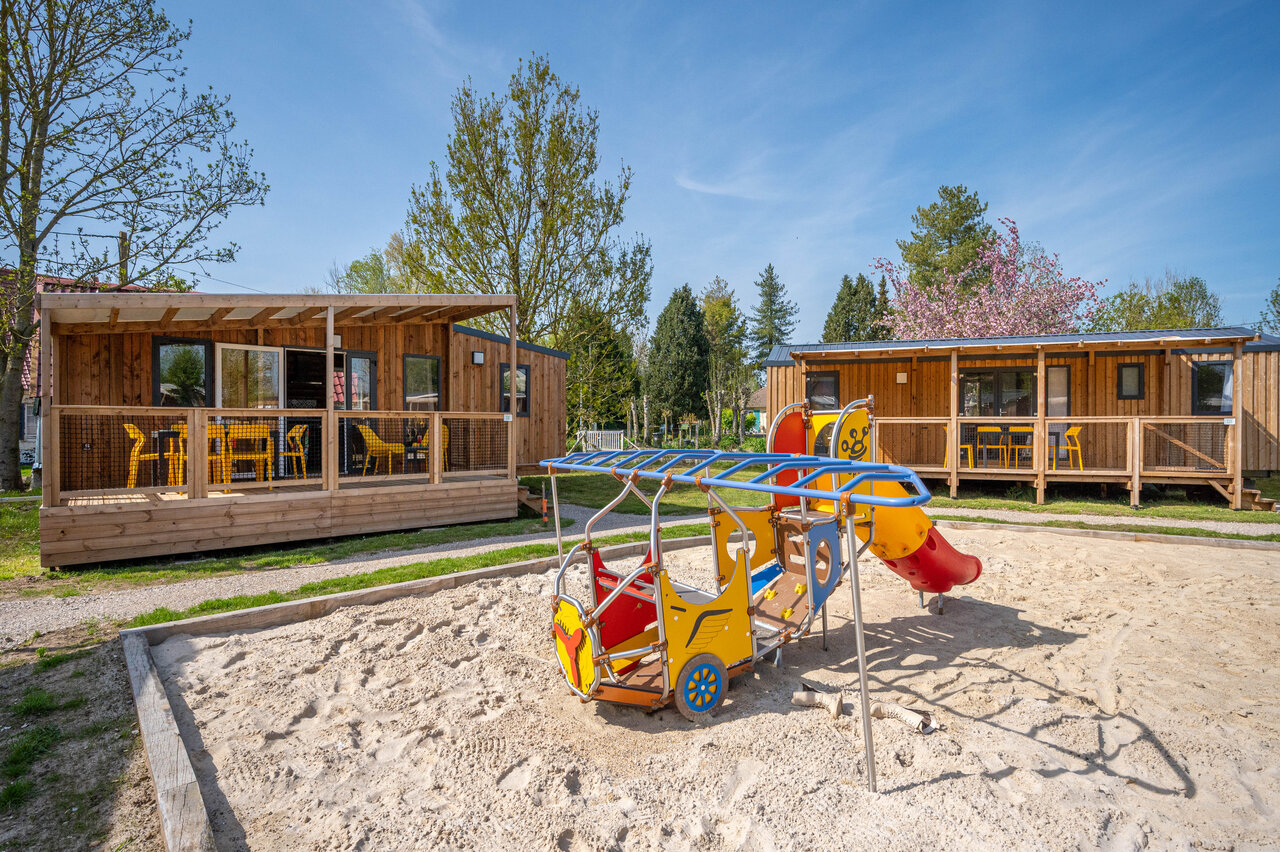Jeux enfants, mobile-homes au camping CLICOCHIC Ferme des Aulnes � NAMPONT SAINT MARTIN (80).