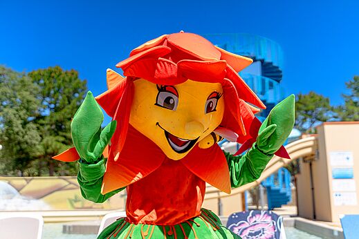 Mascotte fleur souriante, animation au camping CLICOCHIC Au Flamenco Argel�s-sur-Mer (66).