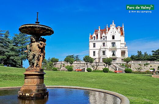 Fontaine sculpt�e et Ch�teau de Valmy, lieu � visiter � Argel�s-sur-Mer.