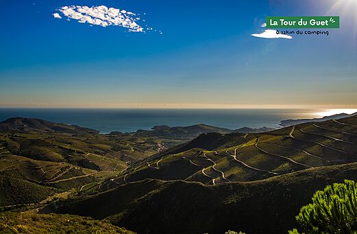 Vue panoramique sur la c�te et les collines depuis La Tour du Guet.