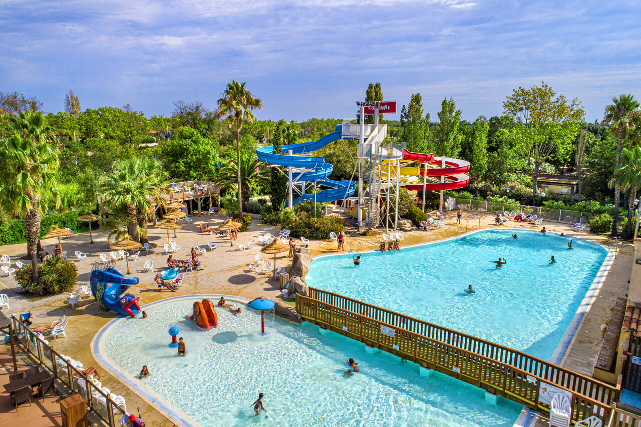 Piscine, toboggans g�ants, pataugeoire au camping CAPFUN Fleurs d'Agde � AGDE.