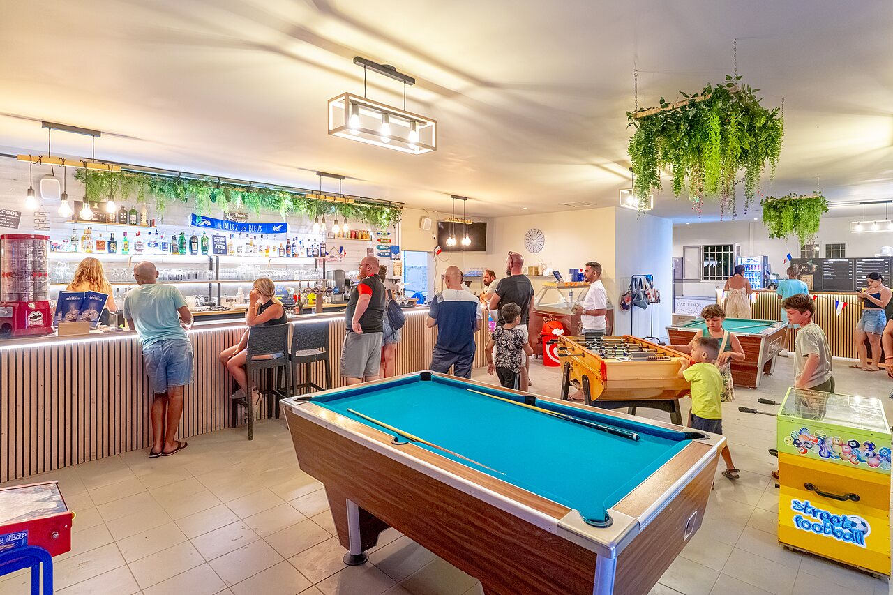 Bar anim�, billard et baby-foot au camping CAPFUN Flots Bleus � VIAS PLAGE (34).