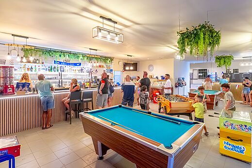 Bar anim�, billard et baby-foot au camping CAPFUN Flots Bleus � VIAS PLAGE (34).