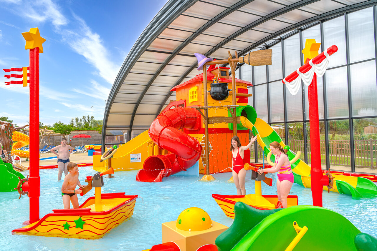 Toboggans, jeux d'eau au camping CAPFUN Fort Falabraque � Seltz (67).