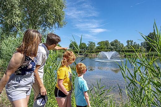�tang avec fontaine, famille au camping CAPFUN Fort Falabraque � Seltz (67).