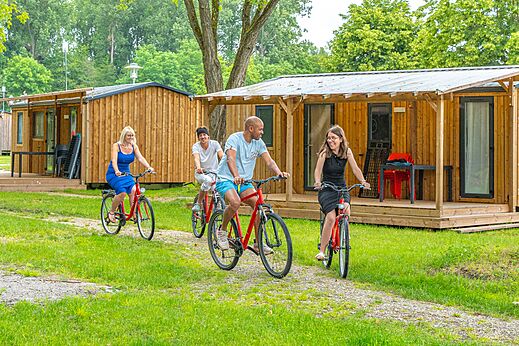 Balade � v�lo, Mobil-homes en bois au camping CAPFUN Fort Falabraque � Seltz (67).