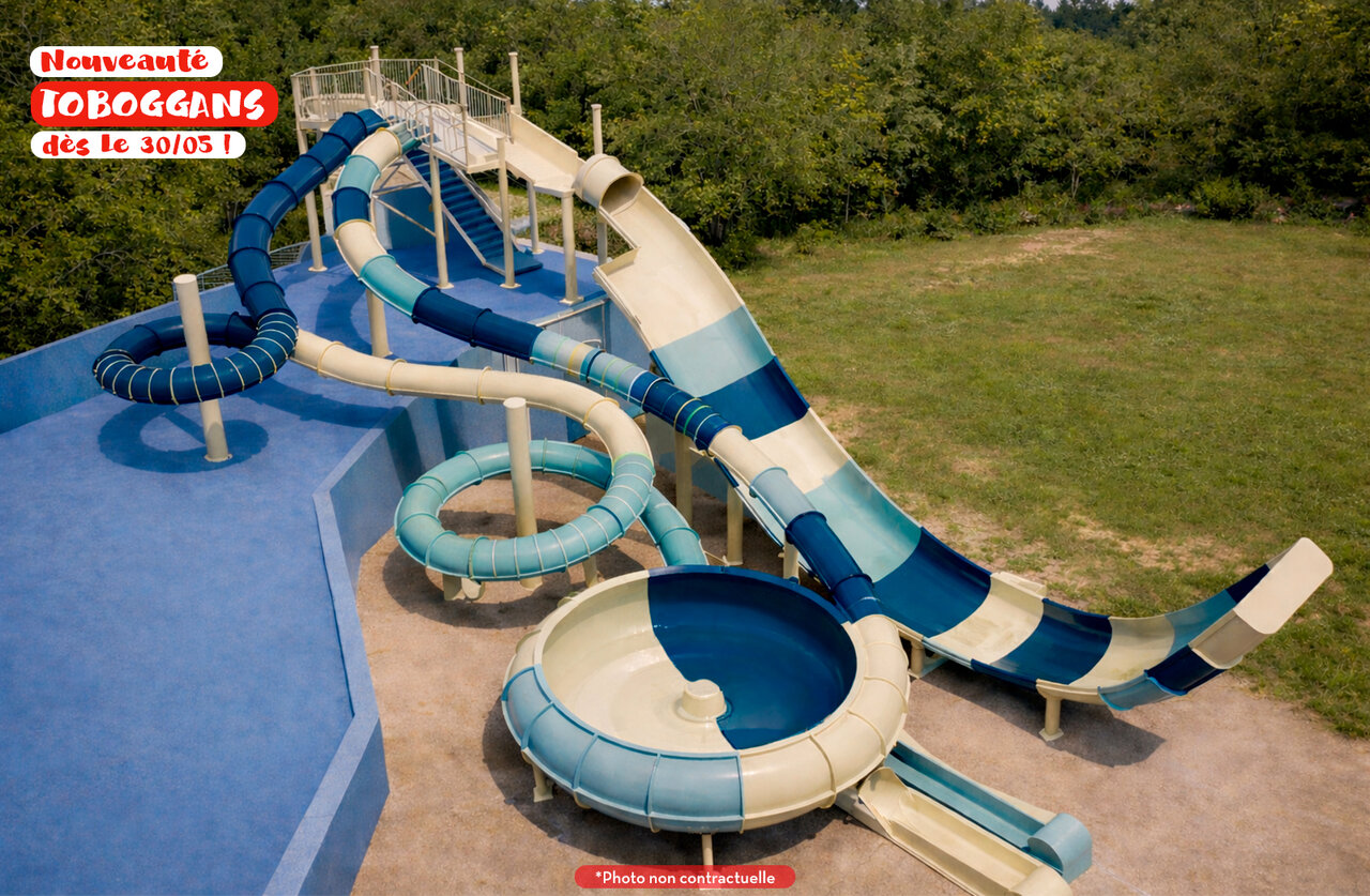 Nouveaux toboggans aquatiques g�ants et spirales au camping CAPFUN Le Fr�jus � Fr�jus (83).