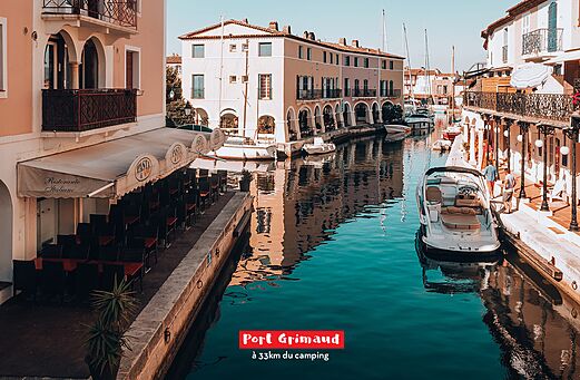 Canaux, bateaux et maisons color�es de Port Grimaud, ville � visiter pr�s de Fr�jus.