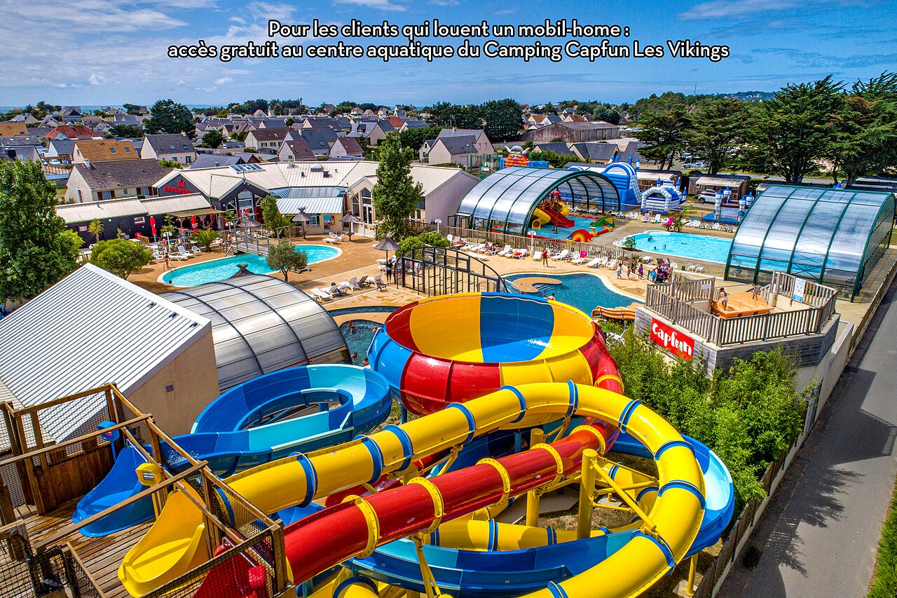 Parc aquatique au camping CAPFUN Les Vikings � SAINT JEAN DE LA RIVIERE (50).