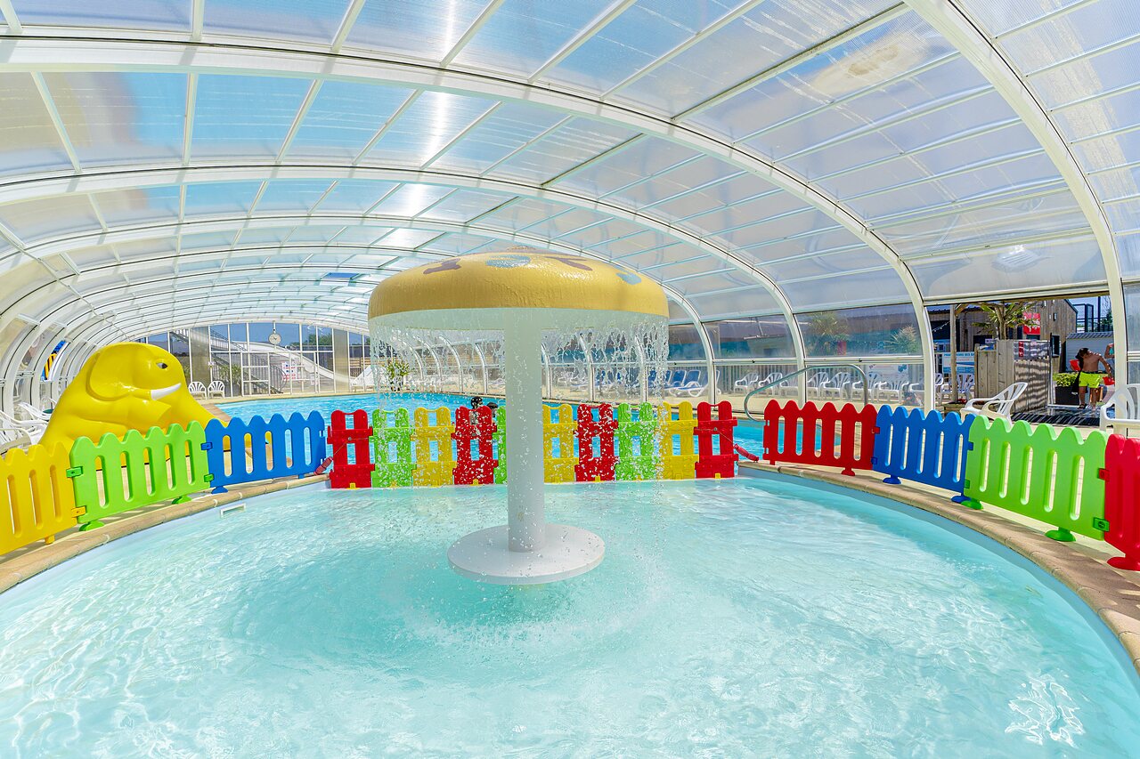 Piscine couverte, jeux aquatiques, toboggan CAPFUN Golf � SAINT JEAN DE LA RIVIERE (50).