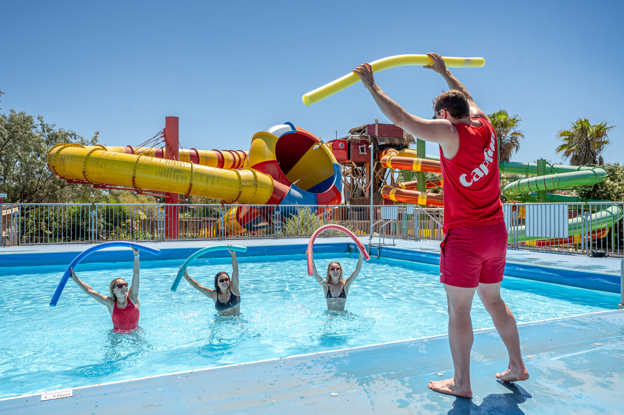 Aquagym, piscine et toboggans au camping CAPFUN Grande Cosse � Saint Pierre la Mer (11).