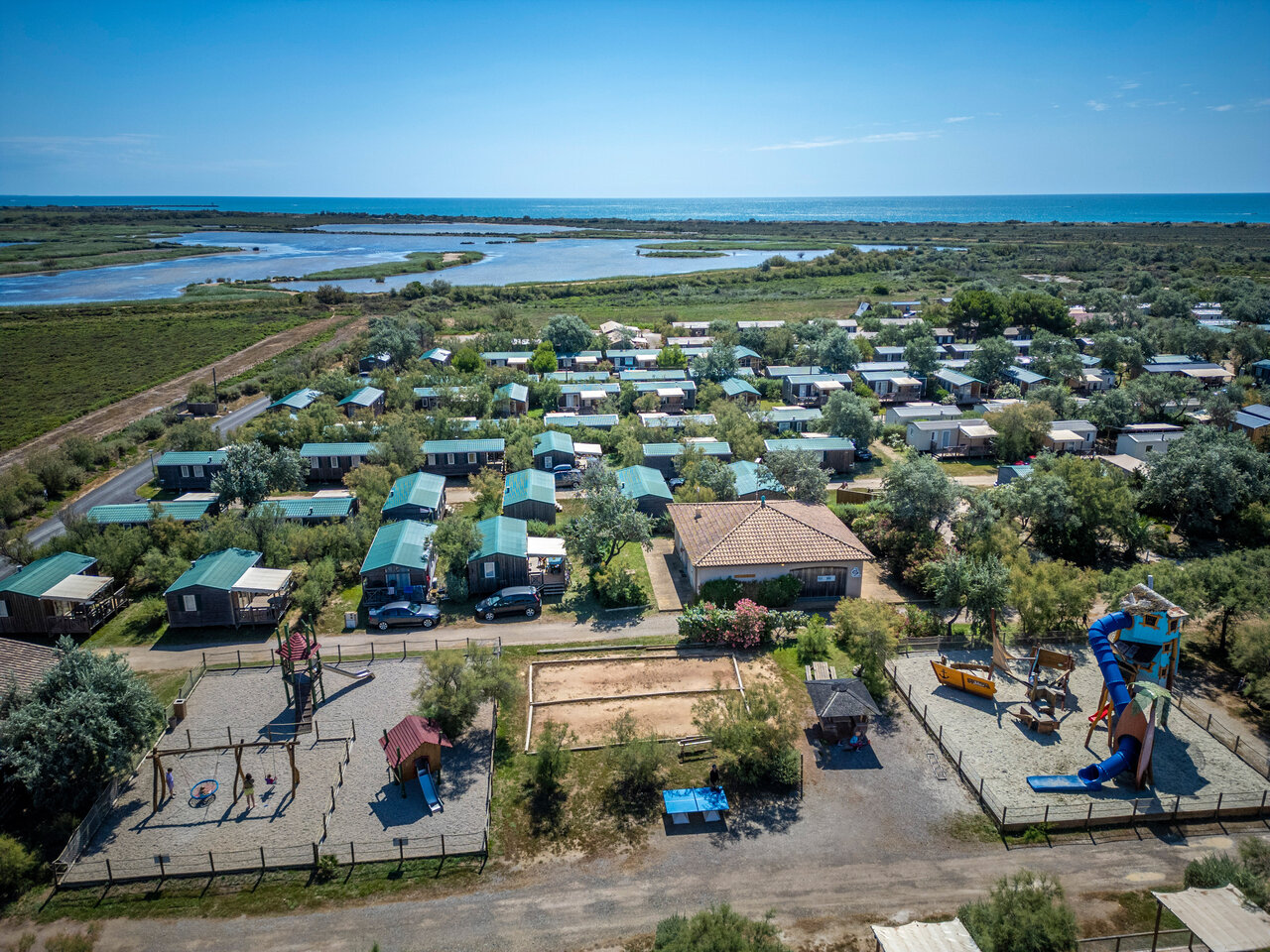 Mobile-homes, jeux, mer au camping CAPFUN Grande Cosse � Saint Pierre la Mer (11).
