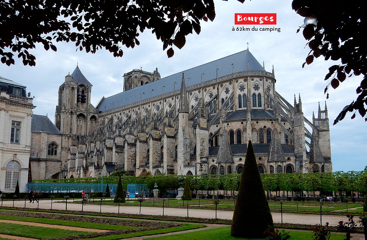 Cath�drale Saint-�tienne de Bourges, chef-d'�uvre gothique UNESCO, � d�couvrir.