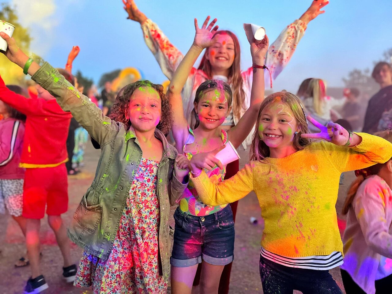 Animation color�e enfants souriants au camping CAPFUN Grand Large � FOUESNANT (29).