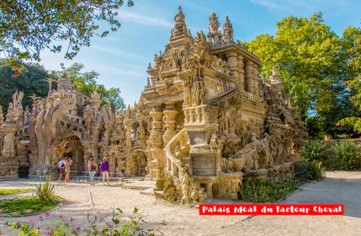 Palais Idéal du Facteur Cheval, monument unique à visiter près de Hauterives, Drôme. Palais Idéal du Facteur Cheval, monument unique à visiter près de Hauterives, Drôme.