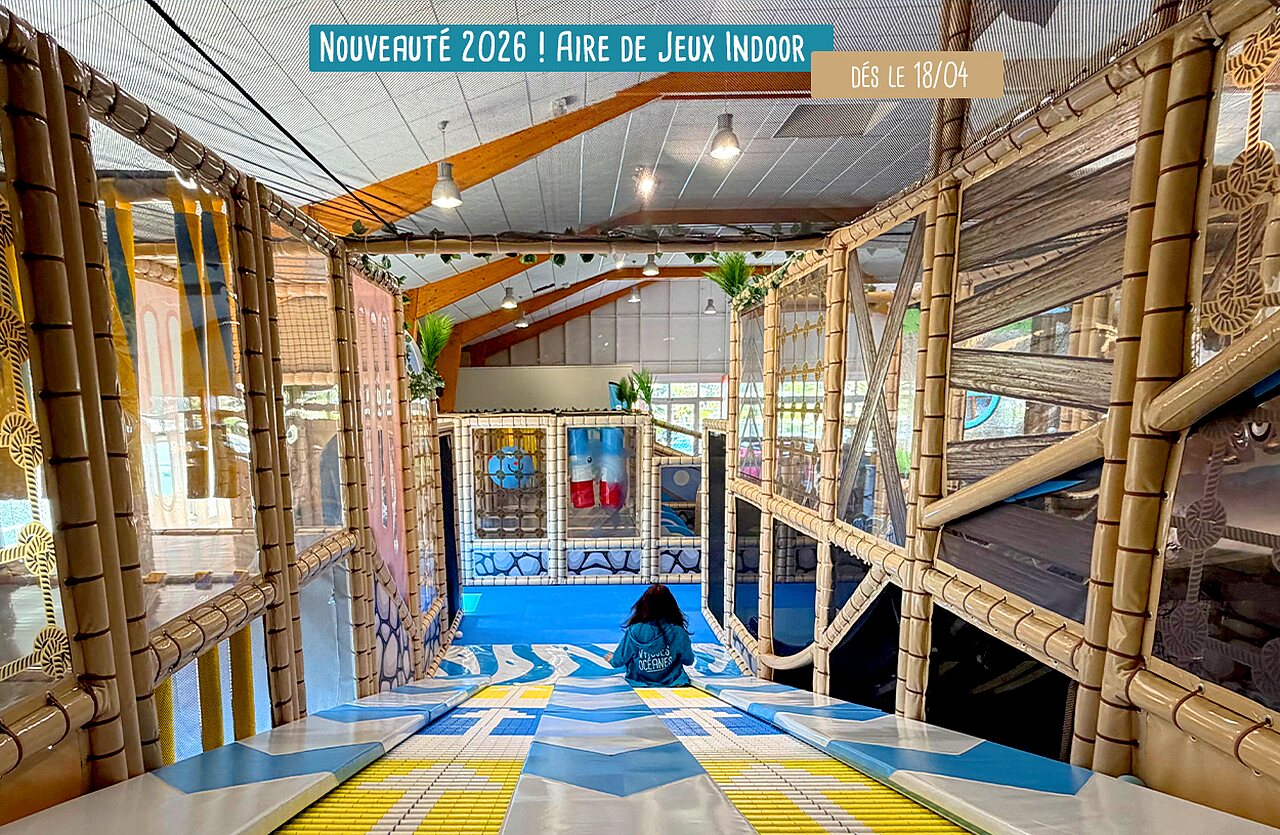 Jeux enfants ch�teau en bois sur sable au camping VAGUES OCEANES Grosses Pierres � Saint-Georges-d'Ol�ron (17).