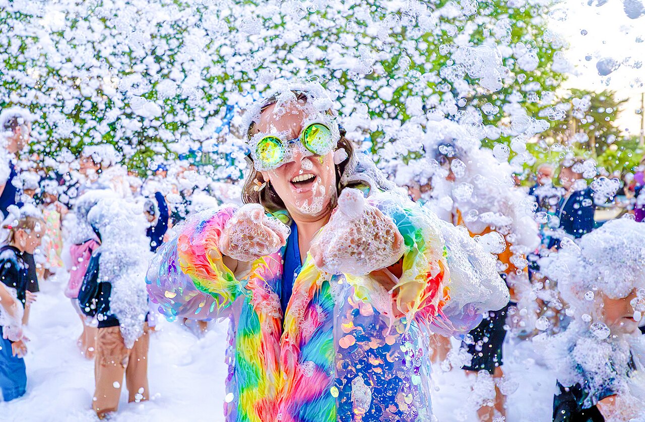 Animation festive mousse pour tous au camping VAGUES OCEANES Grosses Pierres � Saint-Georges-d'Ol�ron (17).