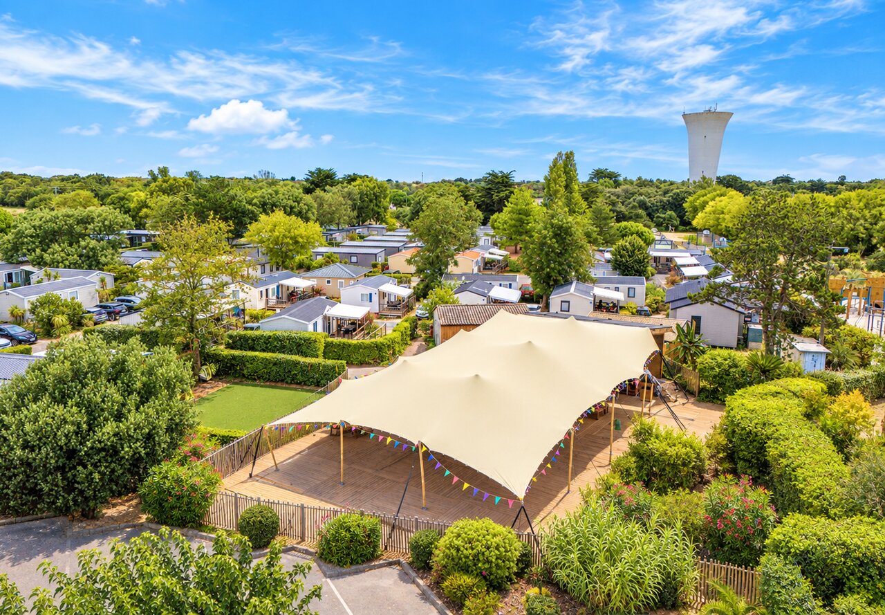 Tente d'animation, Mobil-homes et vue a�rienne, camping VAGUES OCEANES Grosses Pierres.