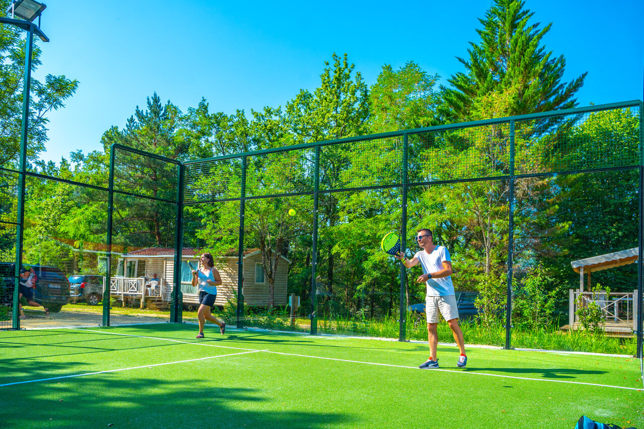 Padel ext�rieur au CAPFUN Hauts de Ratebout, STE FOY DE BELVES.