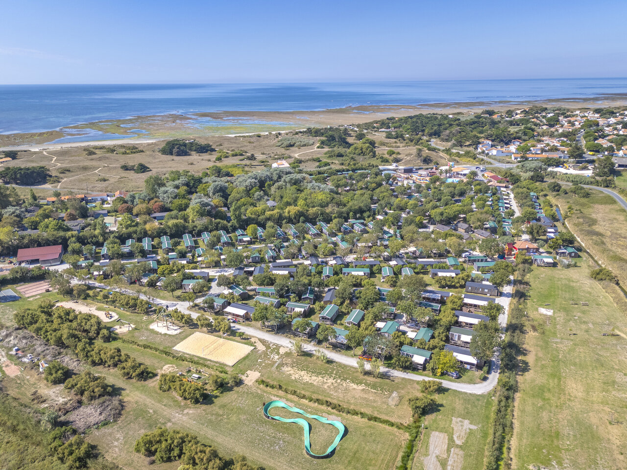 Mobile-homes, mer et plage au camping CAPFUN Huttes � Saint-Denis d'Ol�ron (17).