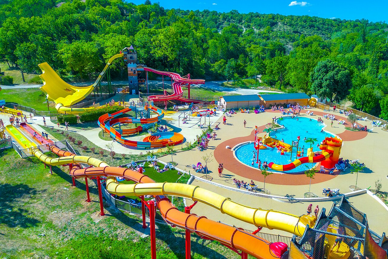 Toboggans aquatiques, piscine et jeux d'eau au camping CAPFUN Imbours � LARNAS (07).