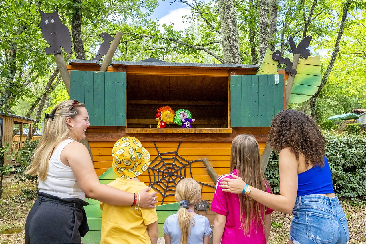 Spectacle de marionnettes pour enfants, animation camping VAGUES OCEANES Labeiller (30).