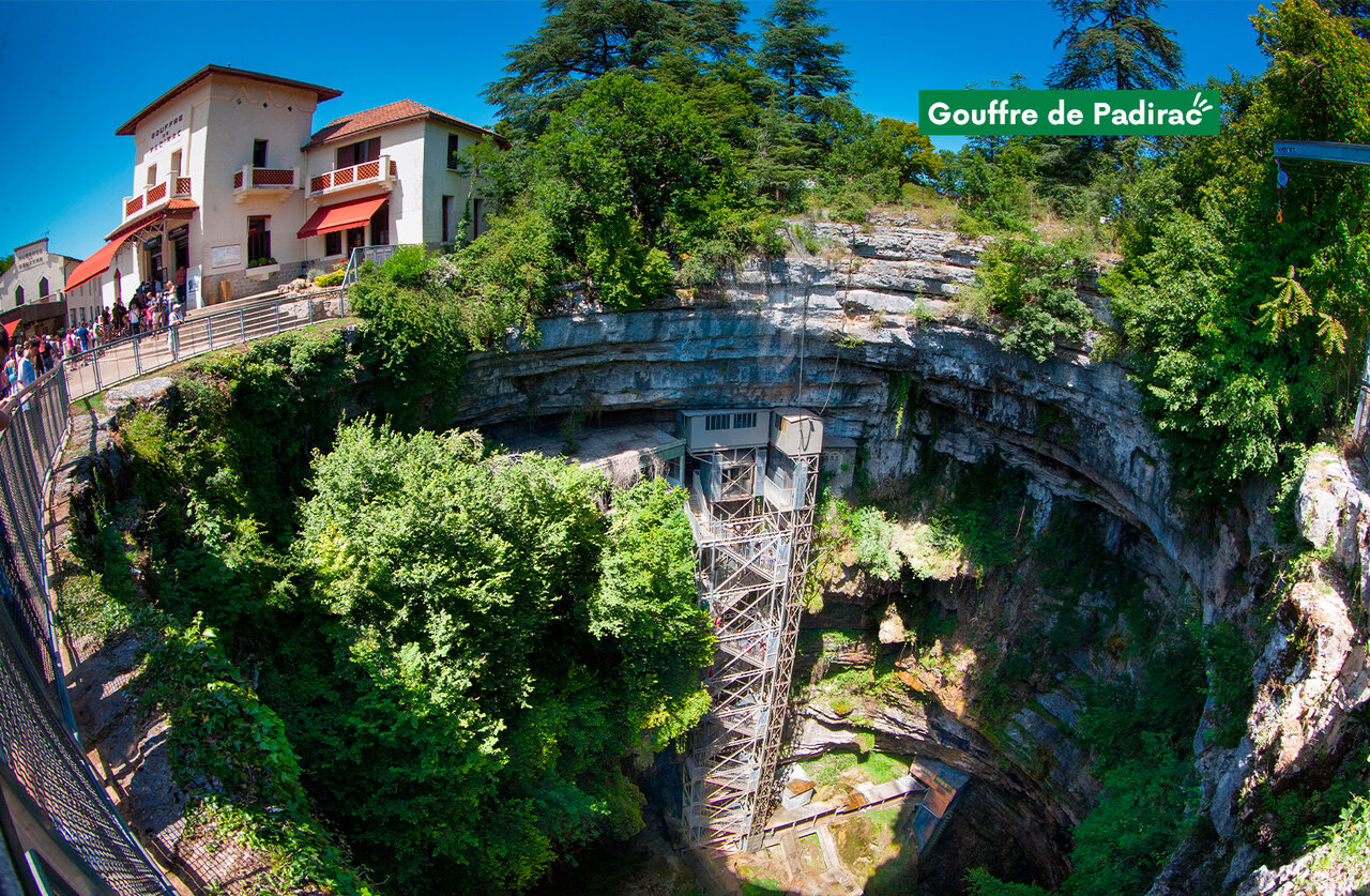 Gouffre de Padirac, site naturel impressionnant � visiter pr�s du camping.