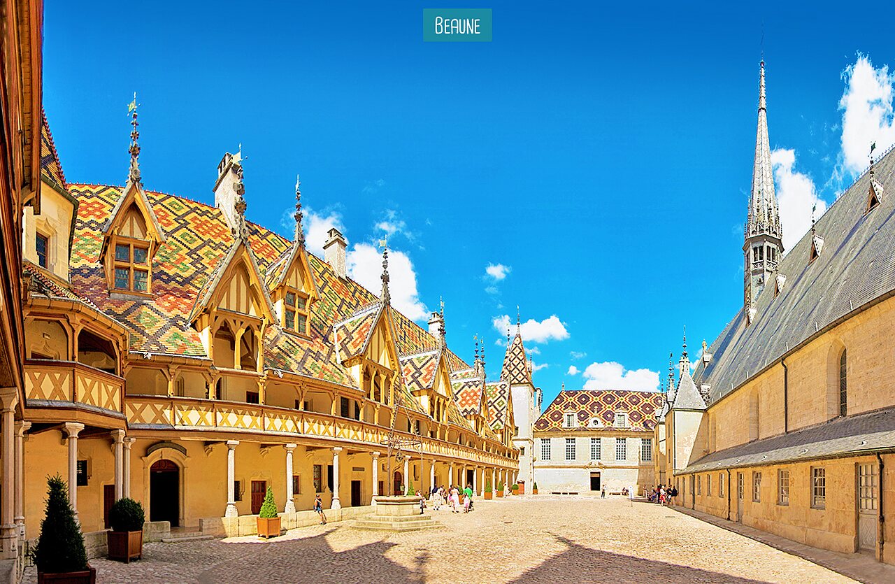 Hospices de Beaune, monument historique avec toits color�s, � visiter en Bourgogne.