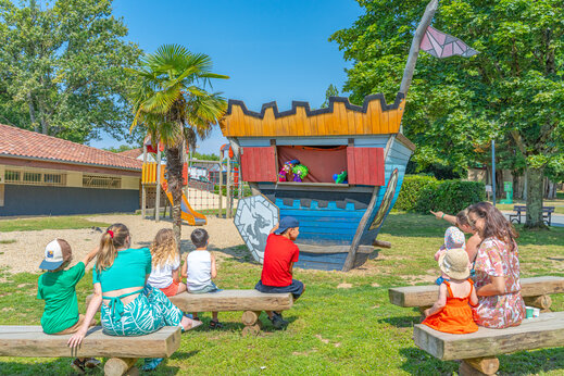Spectacle de marionnettes pour enfants au camping CAPFUN Lac de Ribou à Cholet (49).