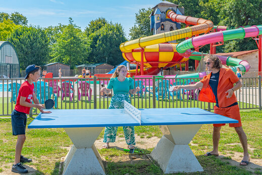Ping-pong, toboggans aquatiques au camping CAPFUN Lac de Ribou à Cholet (49).
