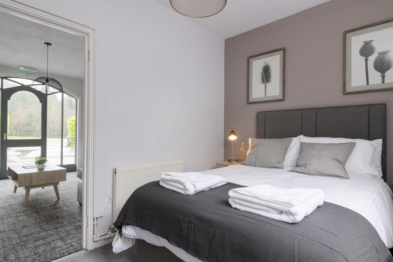 Chambre double confortable avec lit douillet au camping CAPFUN UK Lakeview Manor � Dunkeswell.