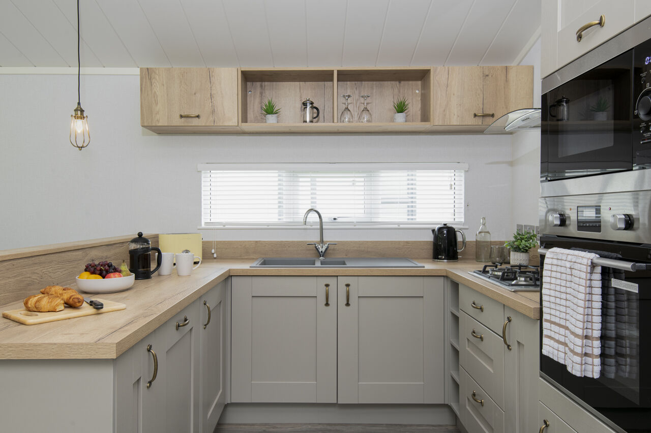 Cuisine moderne �quip�e avec four, micro-ondes au camping CAPFUN UK Lakeview Manor � Dunkeswell.