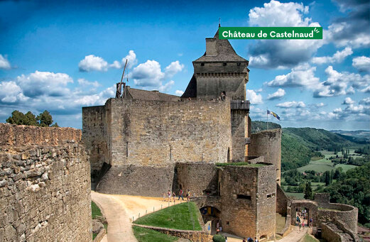 Château de Castelnaud, forteresse médiévale en Dordogne, à visiter près de Le Bugue.