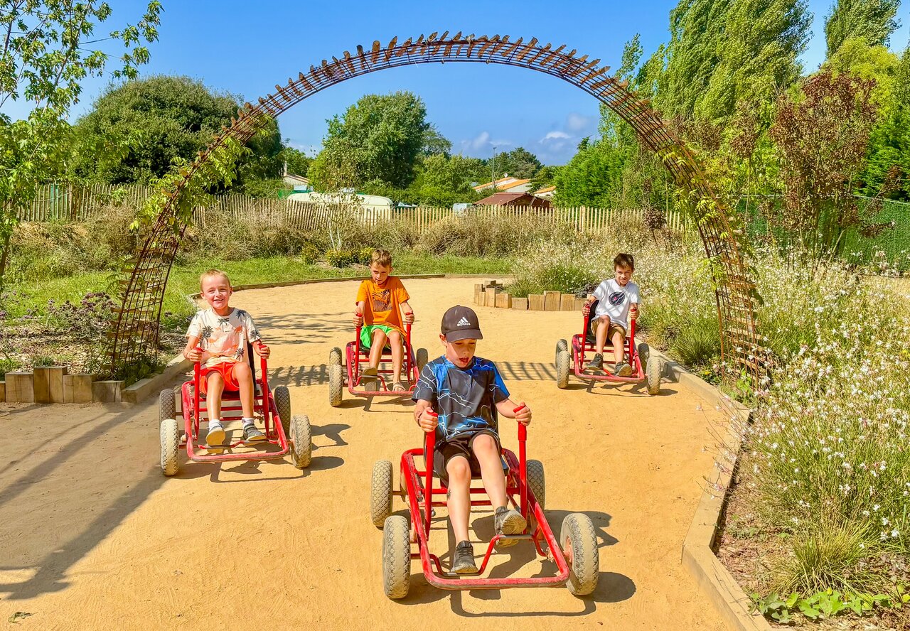 Karts � p�dales pour enfants au camping CAPFUN Loubine � Les Sables d'Olonne.